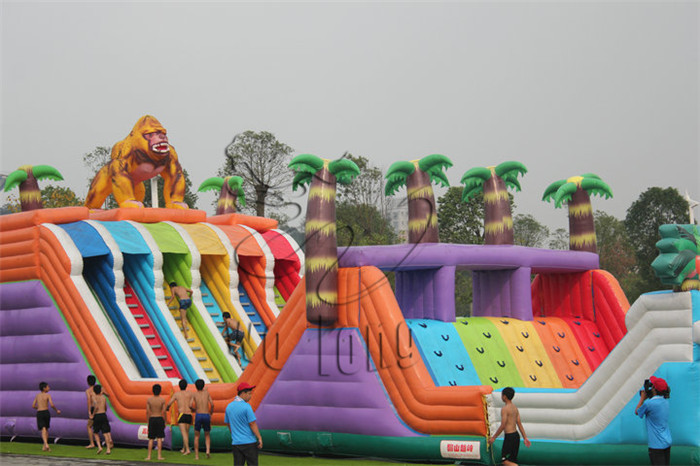 Inflatable obstacle course on water